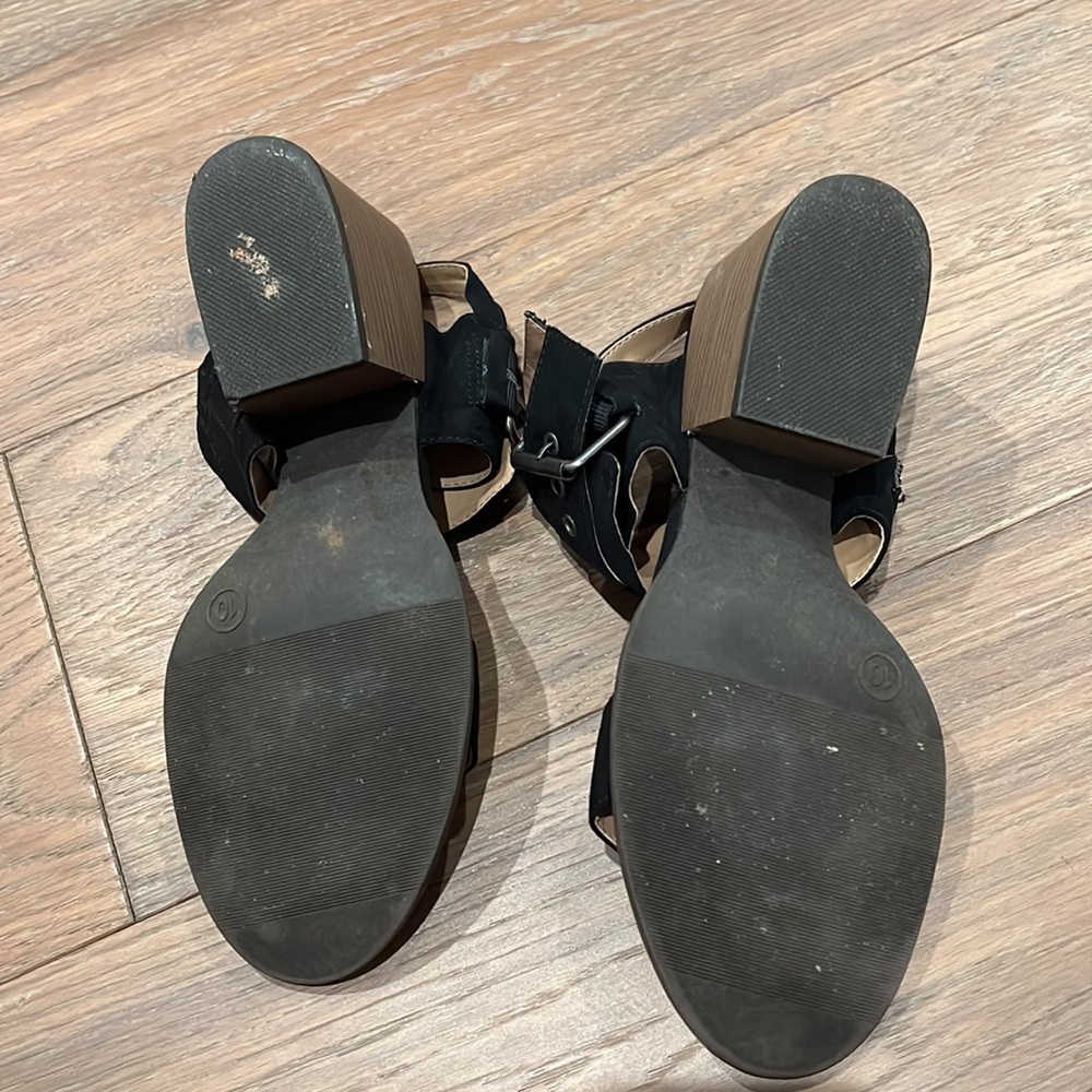 Universal Thread Heels - Picture 4 of 4